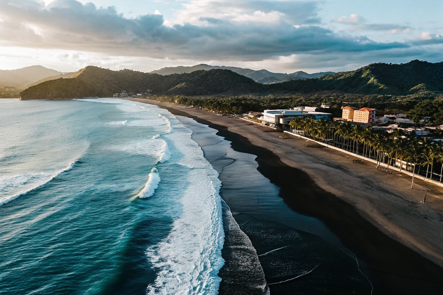 Aerial view of Jacó Beach, Costa Rica — Pacific Ocean shoreline with tropical mountains